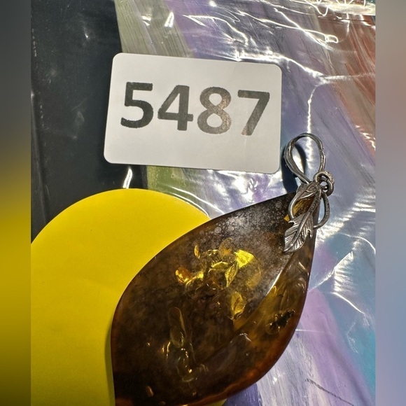 LARGE AMBER PENDANT DANGLE AMBER WITH BITS OF FLORA GREEN GLOW 5487 Y - Picture 3 of 11